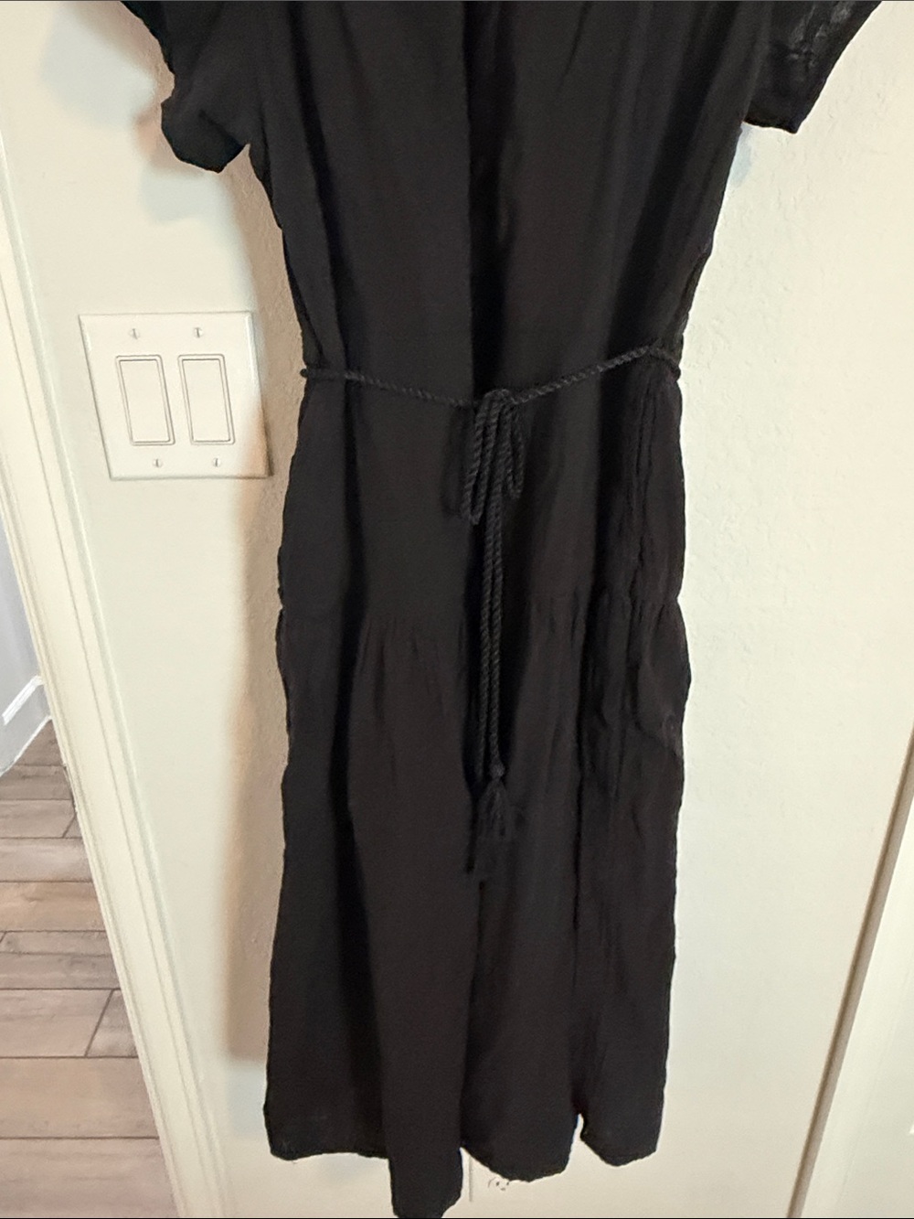 Time and Tru Black Short-Sleeve Gauze Midi Dress with Waist Tie - Picture 6 of 7